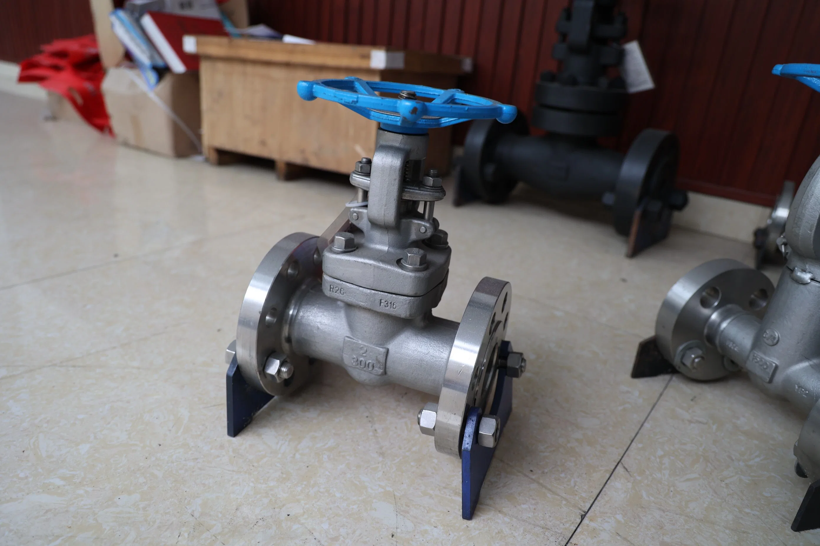 API DIN Standard Wcb/Stainless Steel Gate/Globe/Check/Butterfly/Ball Valve Steel Valve