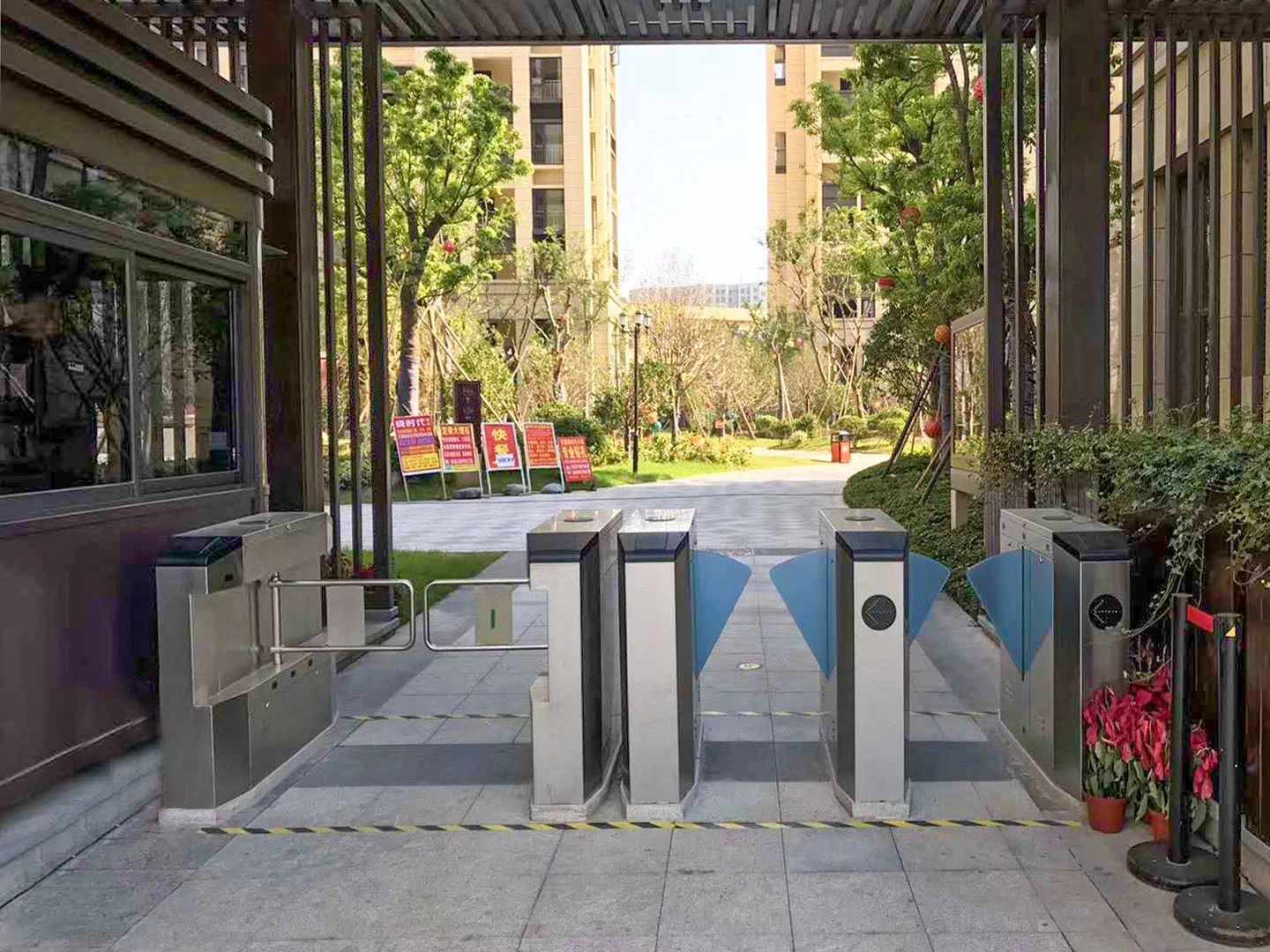 La station de métro volet de sécurité électronique de commande d'entrée barrière Barrière en acier inoxydable d'aile