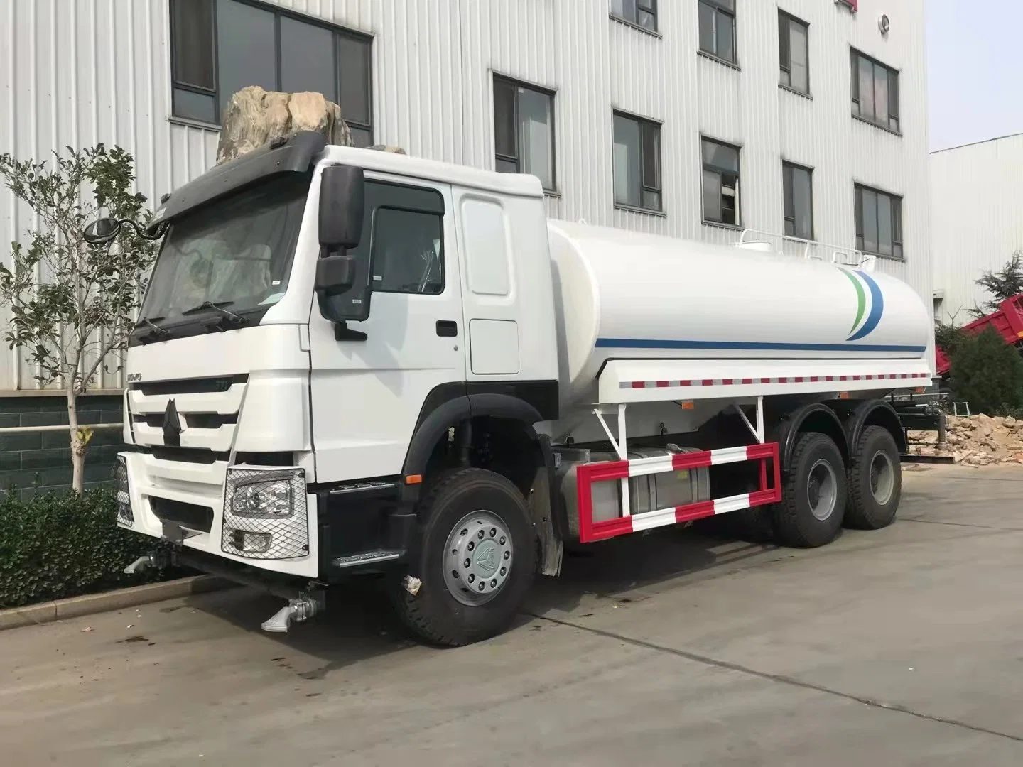 New Design 2022 Model Sinotruk HOWO 6X4 20000L Water Tank Truck with Water Gun