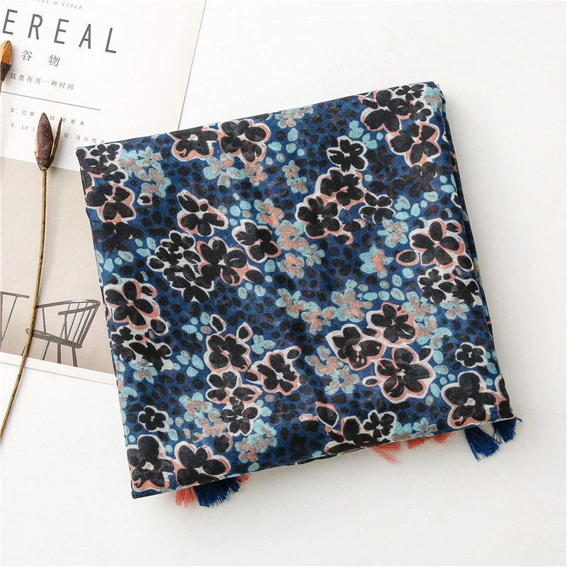 Kundenspezifisches Design Nette Damen Lila Blau Druck Mode Elegante Schal Schals Frauen frisch Stirnband Wrap Hijab Stola Schal mit kleinen Blumen