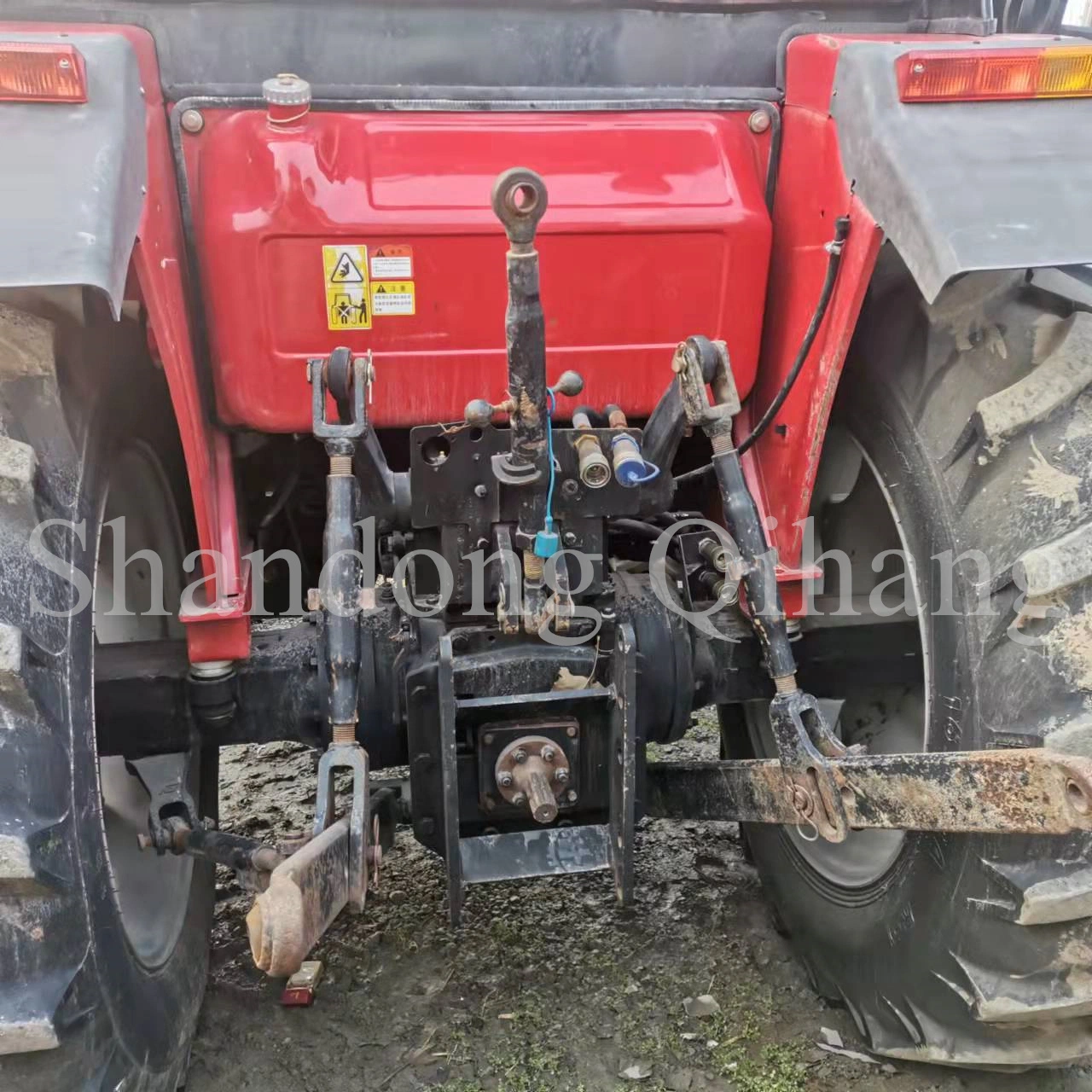 CE Approved Dq1304A 130HP 6 Cylinder Yto Engine 4X4 4WD Paddy Tire Agricultural Wheel Farm Tractor with Cabin for Sale