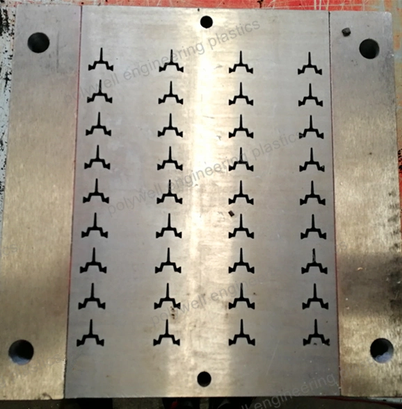 Extrusão de plástico de 32 cavidades Molde de aço pré-formado PA PA66 nylon Thermal Quebra a tira do molde de aço extrusor
