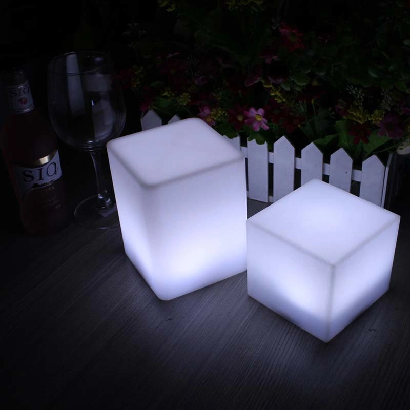Светодиодная панель системы домашнего освещения Мебель Пластиковая малая Cube LED Настольная прикроватная лампа с аккумулятором
