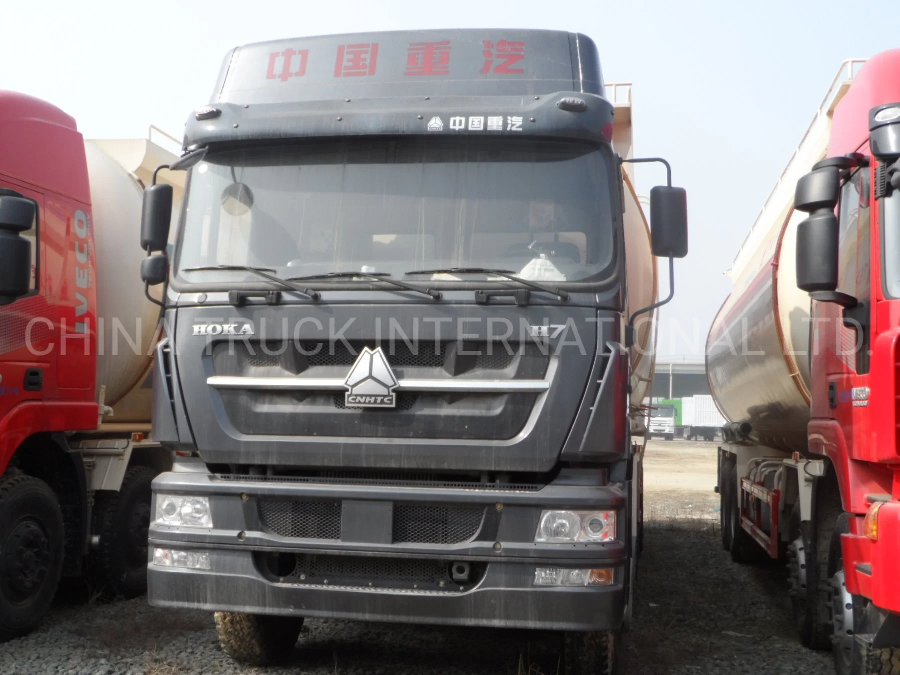 Sino 8X4 Bulk Cement Truck/Bulk Feed Trucks for Sale