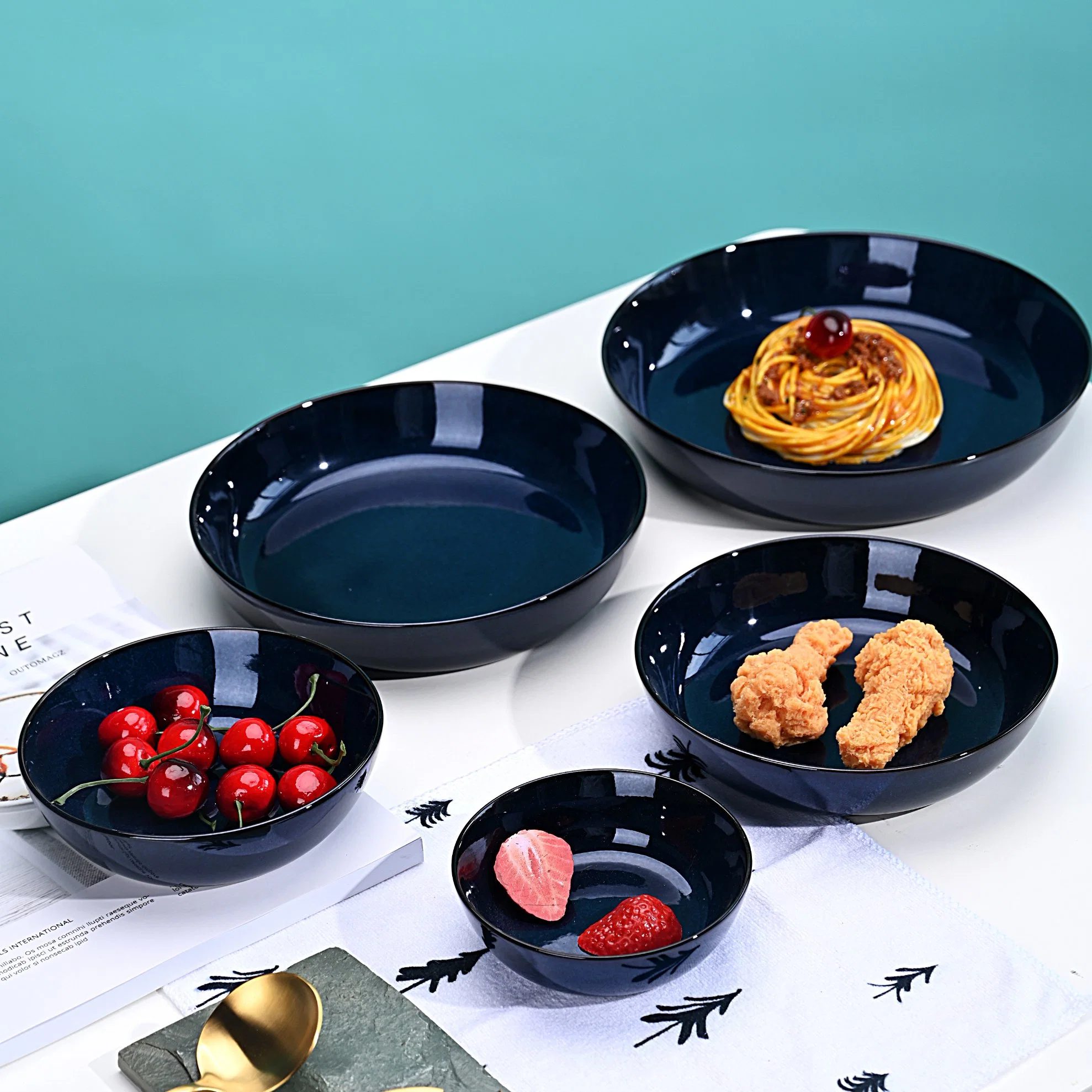 Factory Wholesale/Supplier Nordic Blue Reactive Glaze Ceramic Dinner Plates Restaurant Plates Tableware