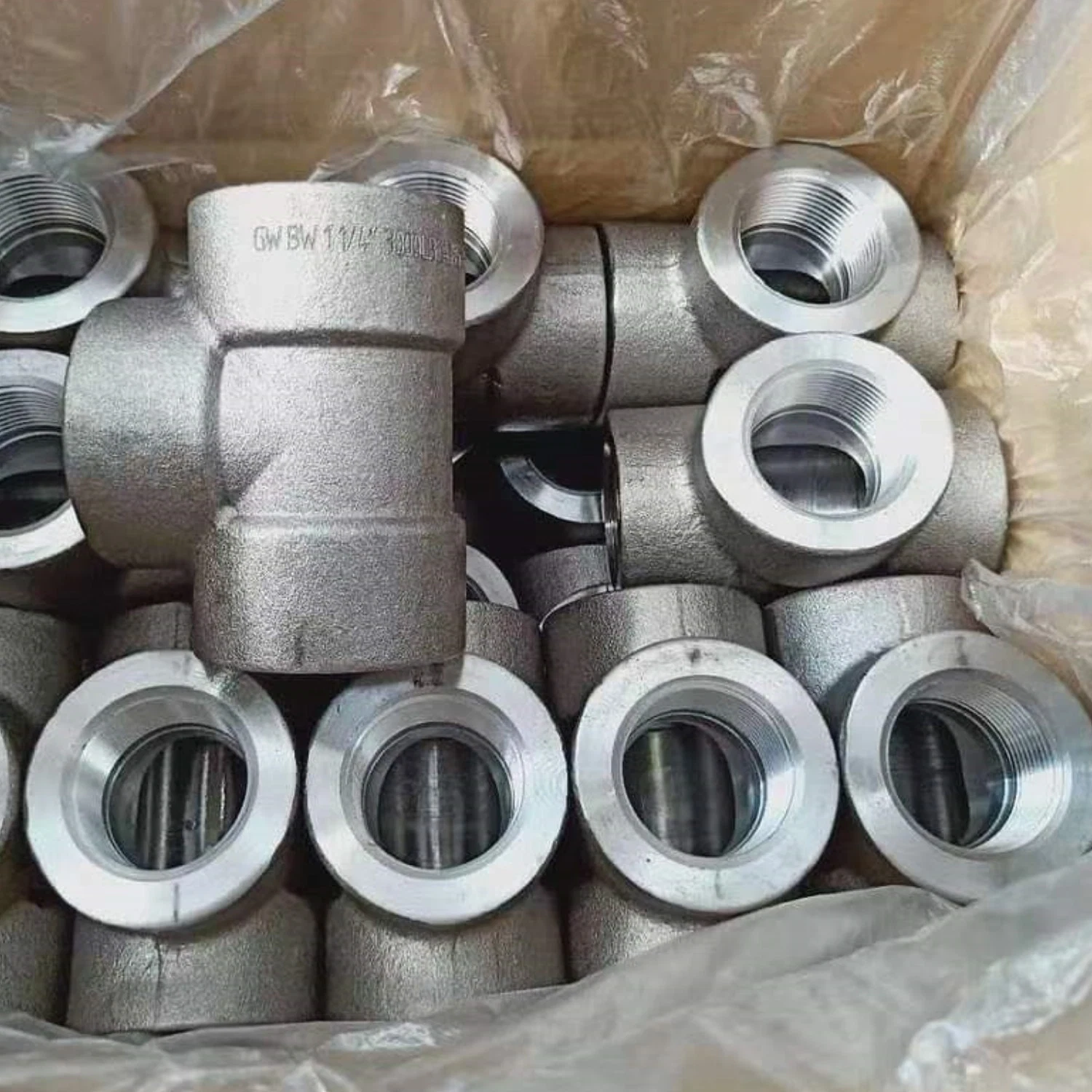 Stainless/Carbon Steel ASTM A182 SA/A105 Threaded Pipe Forging Equal Tee Forged Thread Fittings 12inch