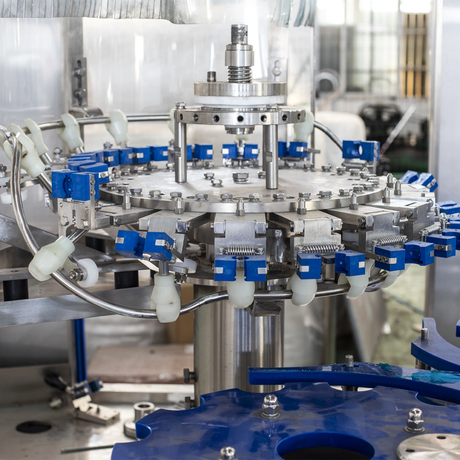 Eau douce eau minérale boisson bière boisson gazeuse bouchon de remplissage Machine à emballer pour bière en verre