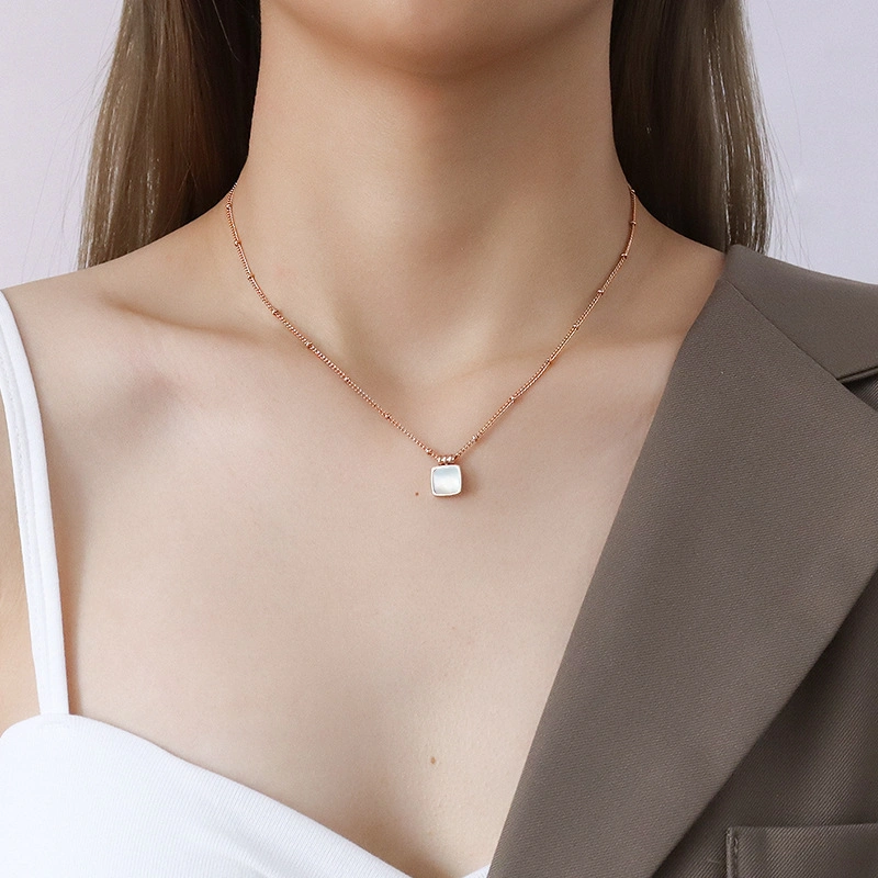 Moda Mujer Acero Inoxidable chapado en oro blanco de ágata negra Plaza geométrica colgante, collar de concha de joyas de la cadena de la Clavícula