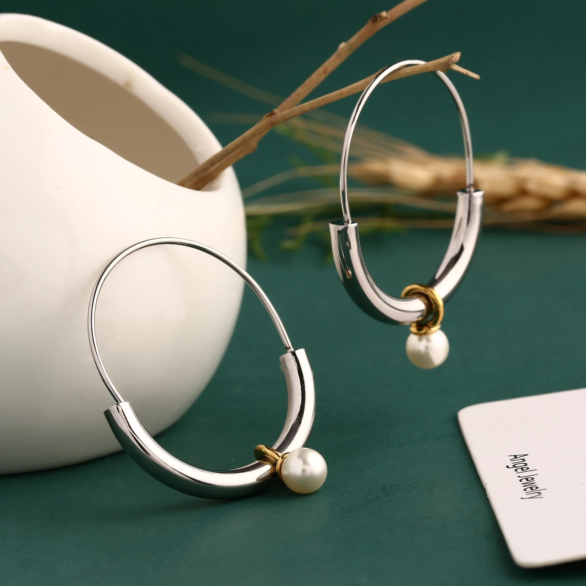 European Style Simple Fashionable Glass Pearl Earrings Light Luxury Niche Design Sense Temperament Ear Accessories