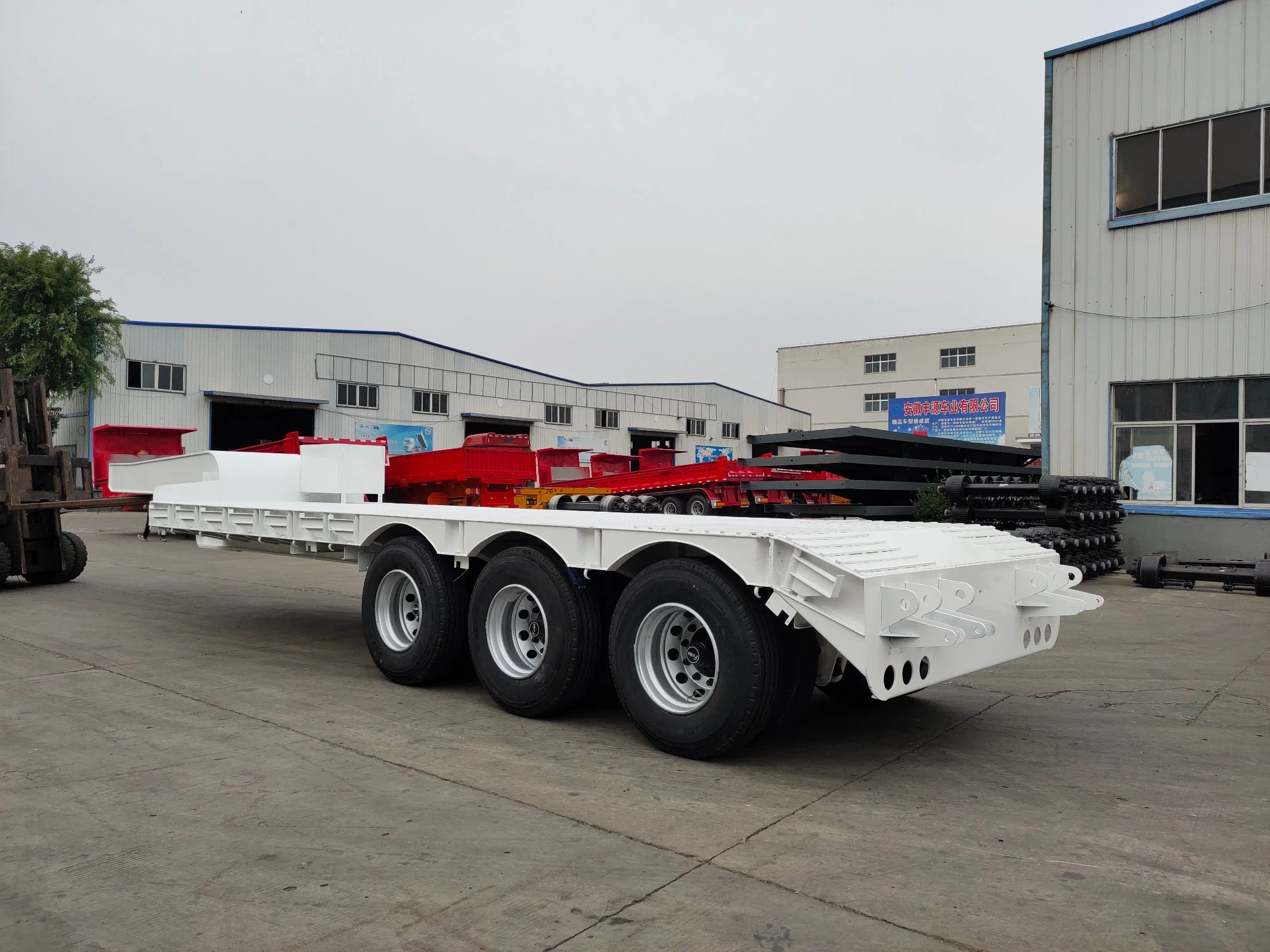 Heavy Duty Gooseneck Low Loader/Lowbed Trailer Truck Semi Trailers for Excavator Transport