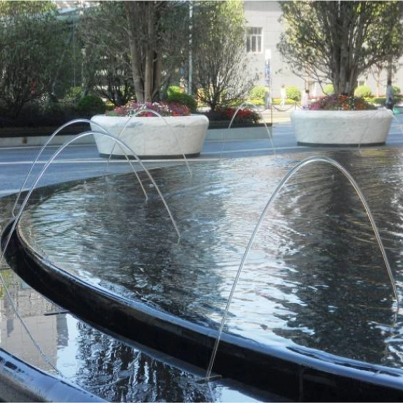 Fontaine d'eau à jet sautant laminaires modernes