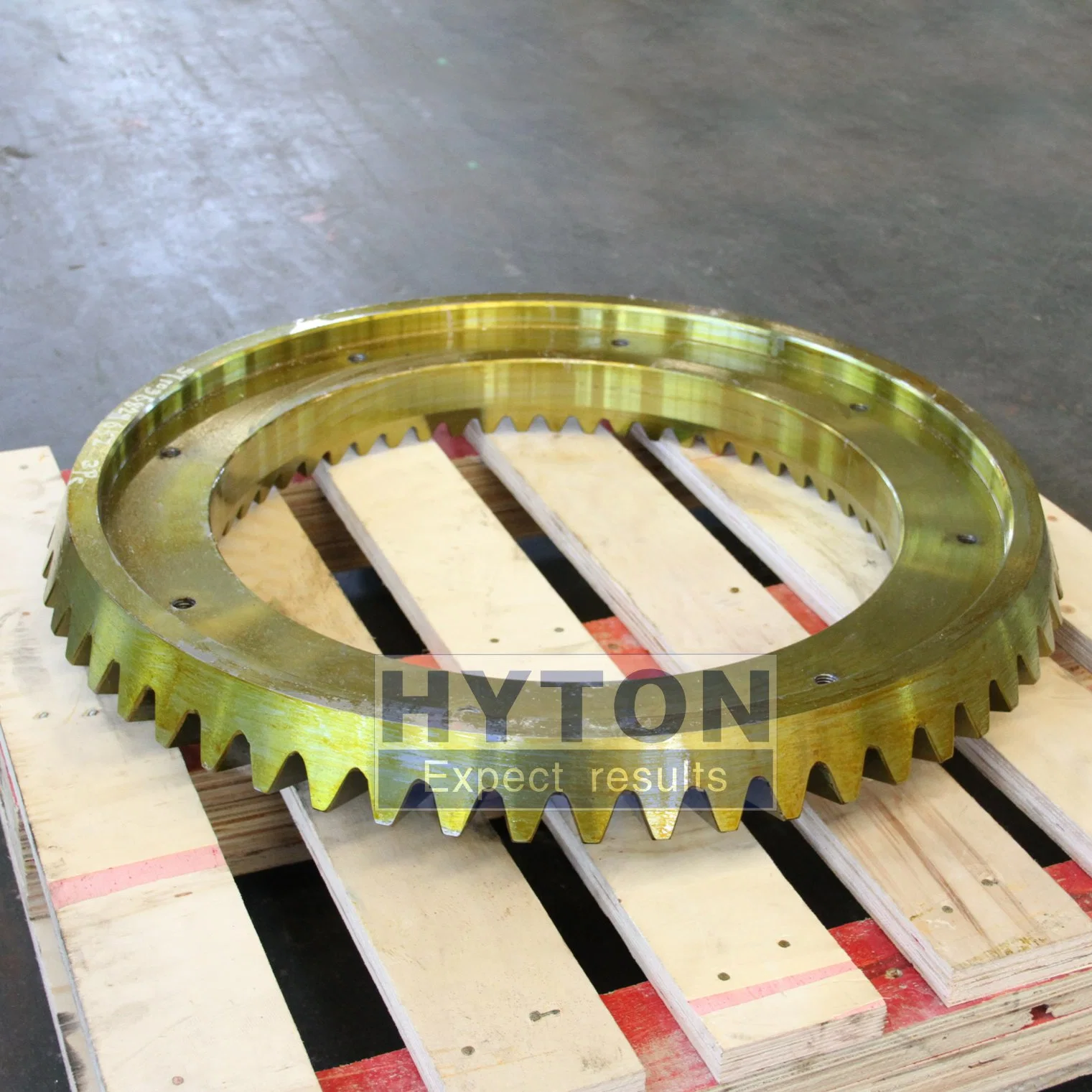 Multi-Cylinder Cone Crusher Spare Parts HP200 Crown Wheel Gear and Pinion for Mining Industry