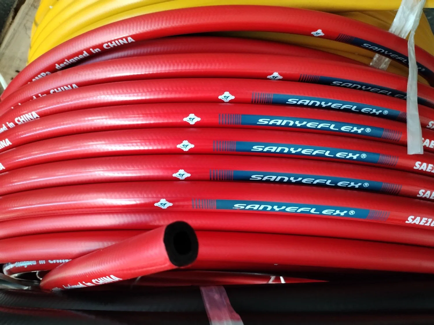 SAE 100 R2 at / DIN En 853 2st Sanyeflex Multi-Size High-Quality Hydraulic Hose