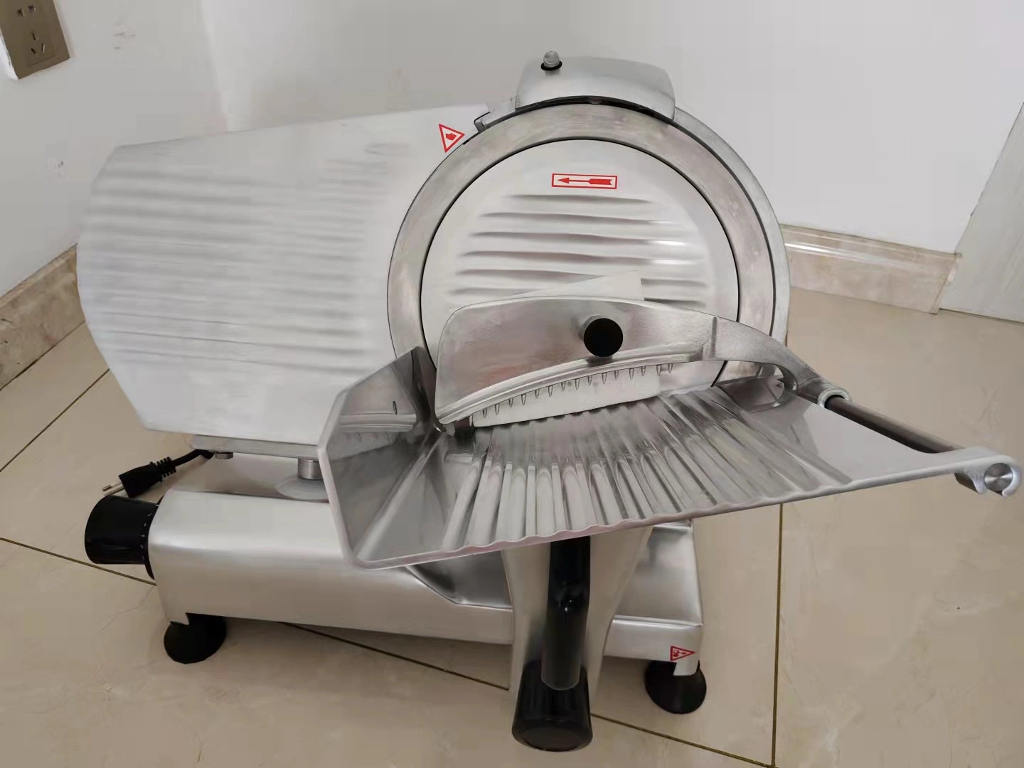 Cocina comercial equipo procesador de alimentos Semi-automático de la carne congelada Cortador de corte 300 mm.