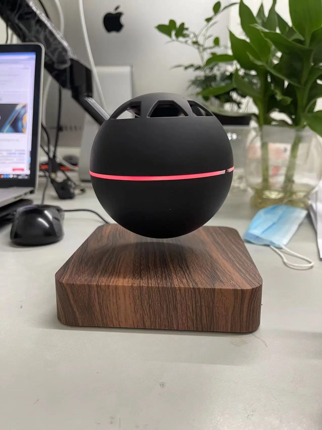 360 Spinning Magnetic Levitation Floating Bottom Desk Bluetooth Speaker Lamp Light