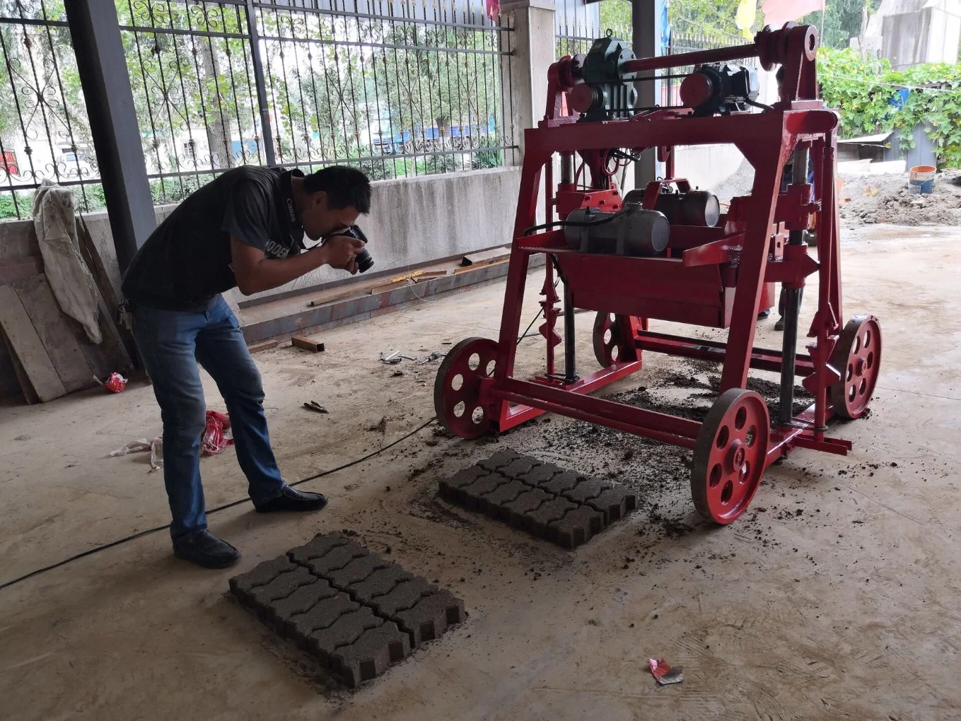 Qmy4-45 Color Interlock Paver Cement Block Brick Making Machine Full Line Production