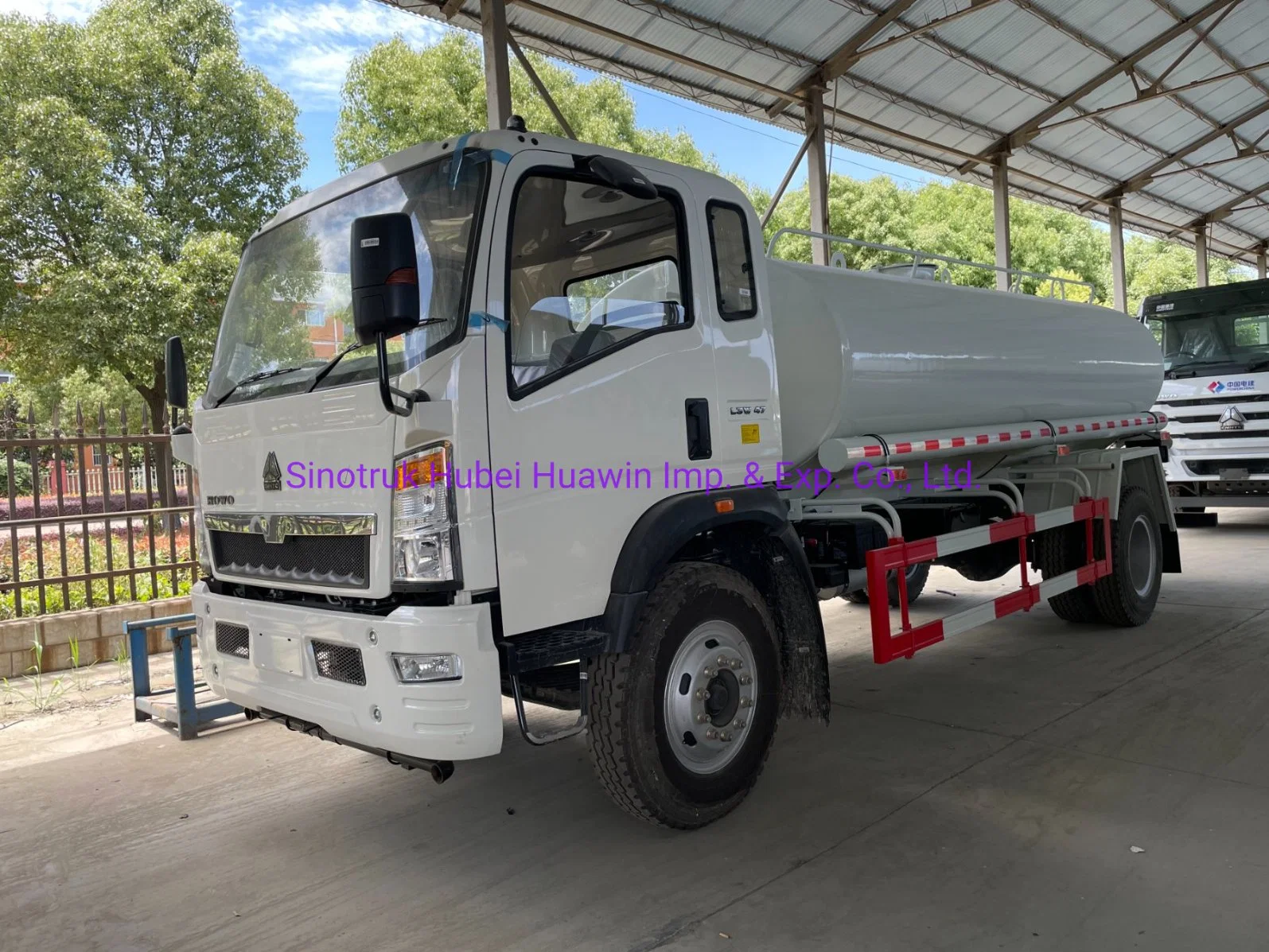 SINOTRUK HOWO 4X2 6X4 6 Räder 10 Räder 5000 Liter 10000 Liter 20000 Liter Sprinklerwasser Bowser Lkw Wasser Lkw Tankwagen Wasser Tank Lkw