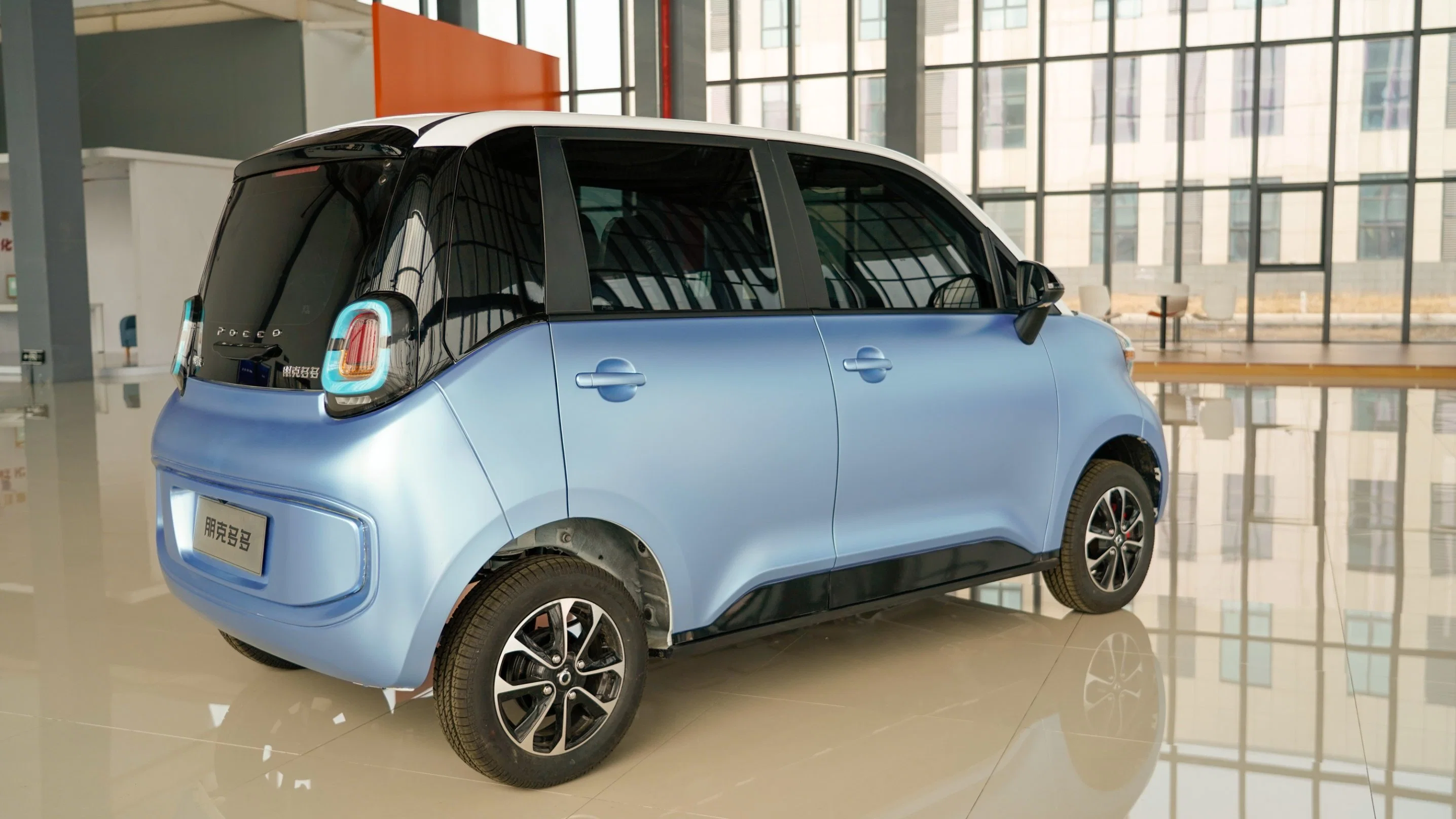 Comfort and Safety Mini Electric/New Energy/Electric SUV/SUV/Car/Electric/New Energy Car/Electric/New Energy Vehicle/Electric SUV Sedan