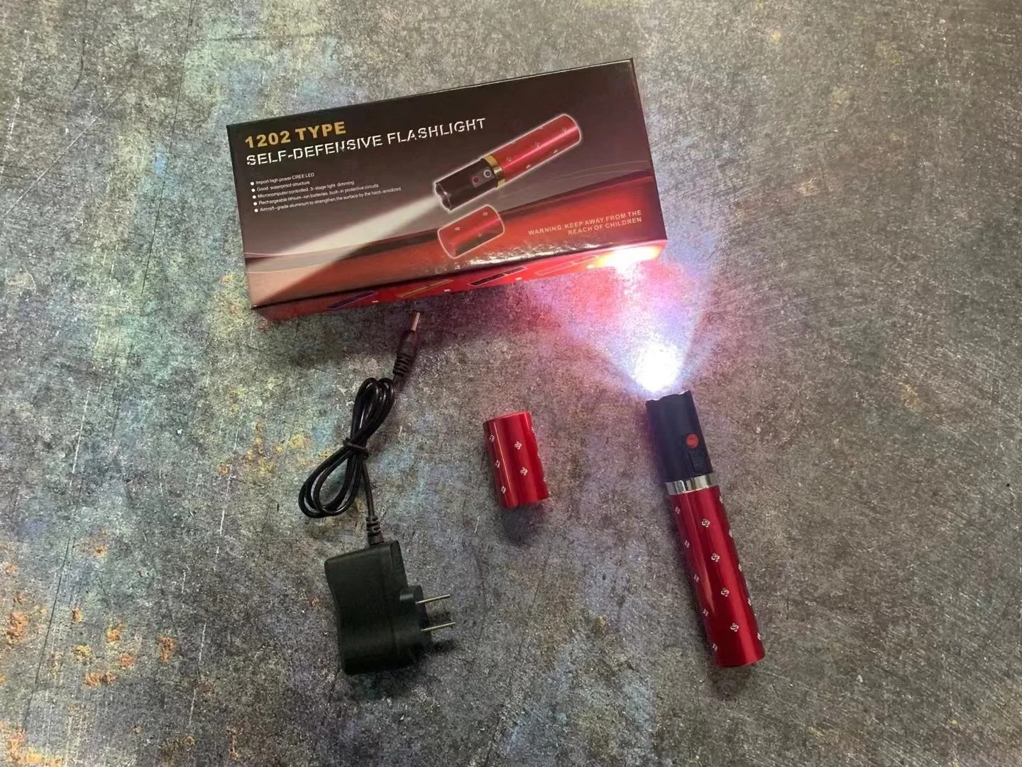 Rouge à lèvres de l'étourdissement électrique portable pistolet de la haute tension pour les femmes Self Défense