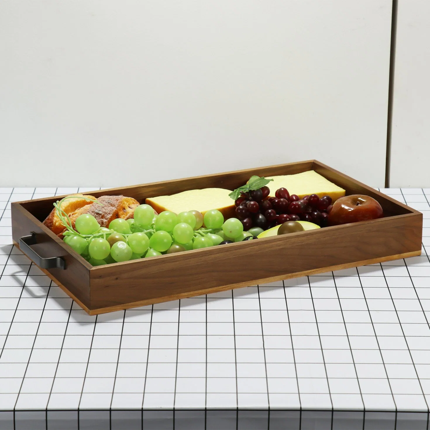 Wooden Tray Wooden Serving Tray Wooden Breakfast Tray with Metal Handle Wholesale/Supplier