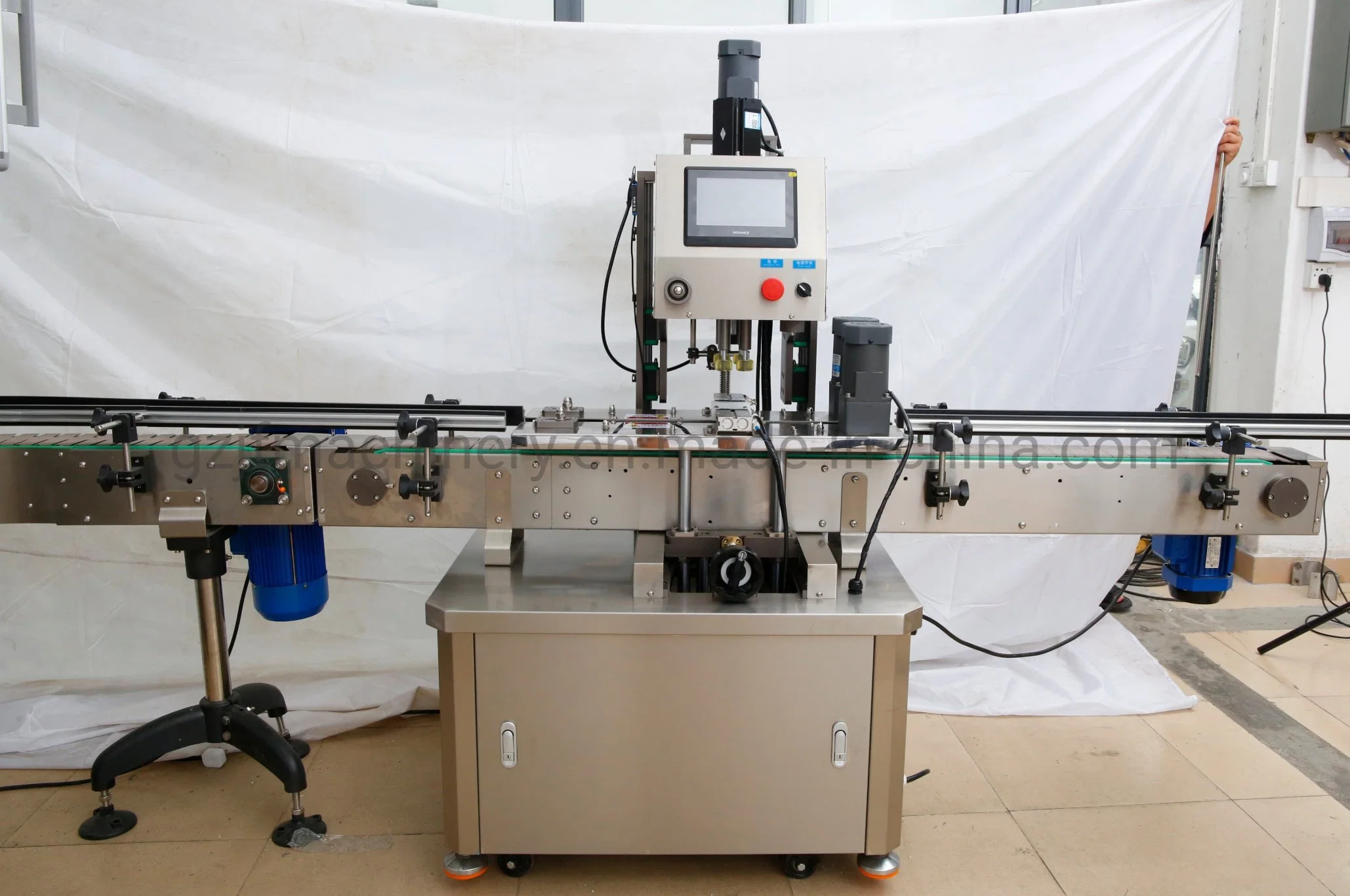 Dispositif de rinçage de la bouteille de remplissage entièrement automatique le plafonnement de l'emballage de la machine pour le printemps de Soda Pure minérales alcalines de ligne de production de l'eau potable