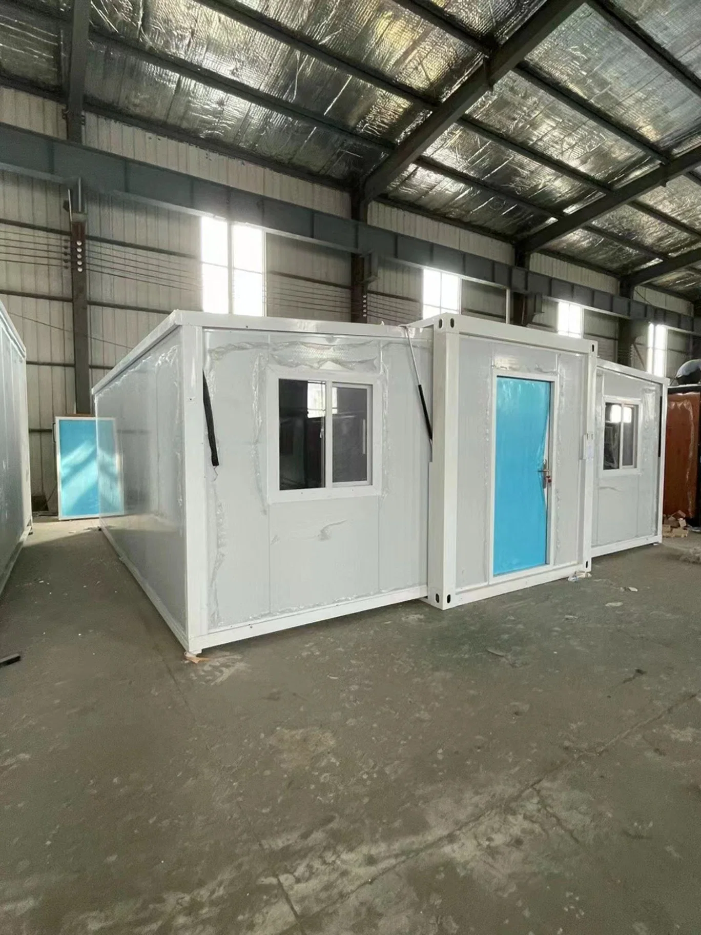 New Type of Steel Structure Container House Transportation Prefabricated House Activity Board House 40 Foot Folding House Expandable House