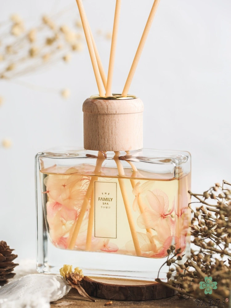 Decorative Glass Bottles Reed Diffuser Oil Refill Christmas Scent with Flower Sticks