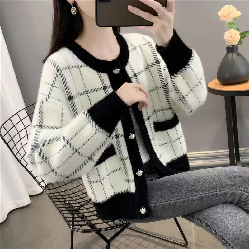 Strickjacke mit kleinem Weizenrauchmuster 2023 Neue koreanische Damenversion Von lockeren Langarm Damen Nachahmung Flaum Kleidung