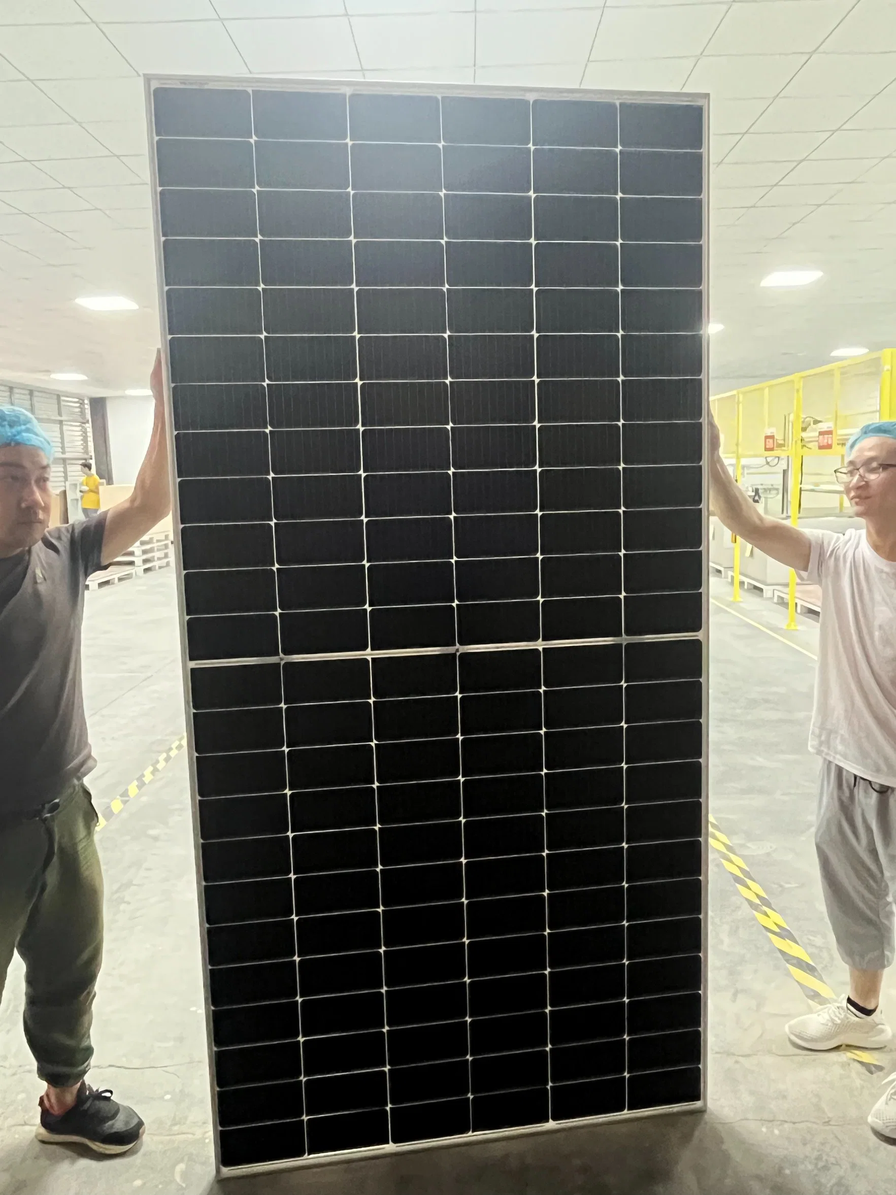 Wholesale/Supplier Solar Panel Bif Glass Glass Half Cell 550W Photovoltaic with Best Price