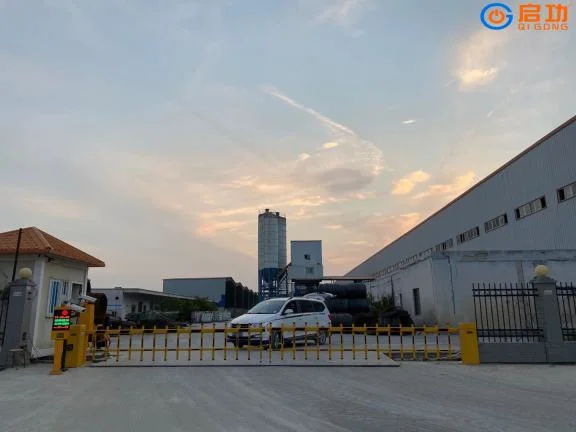 Anuncio de la industria de la barrera de estacionamiento automático de control remoto de la puerta