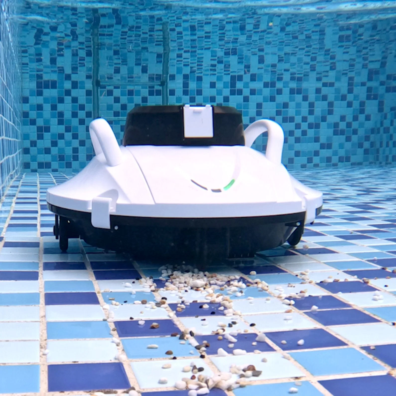 Manufacturer Underwater Cordless Robotic Automatic Swimming Pool Cleaner Cleaning Equipment Tool Water Games Jet Skis Water Clean Robot Mop Pool Vacuum Cleaner