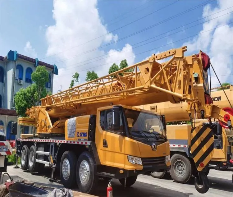 Popular máquina usada quente guindaste Xugong Xct70 70t lança de malha Grua de camiões ao preço promocional