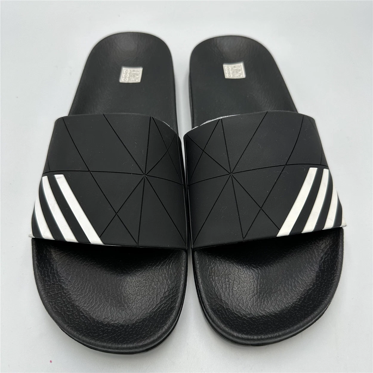 Factory Price Summer New Beach Slider Outdoor Men&prime; S Shoes Casual Slippers Anti-Slip Soft Sole Sandals