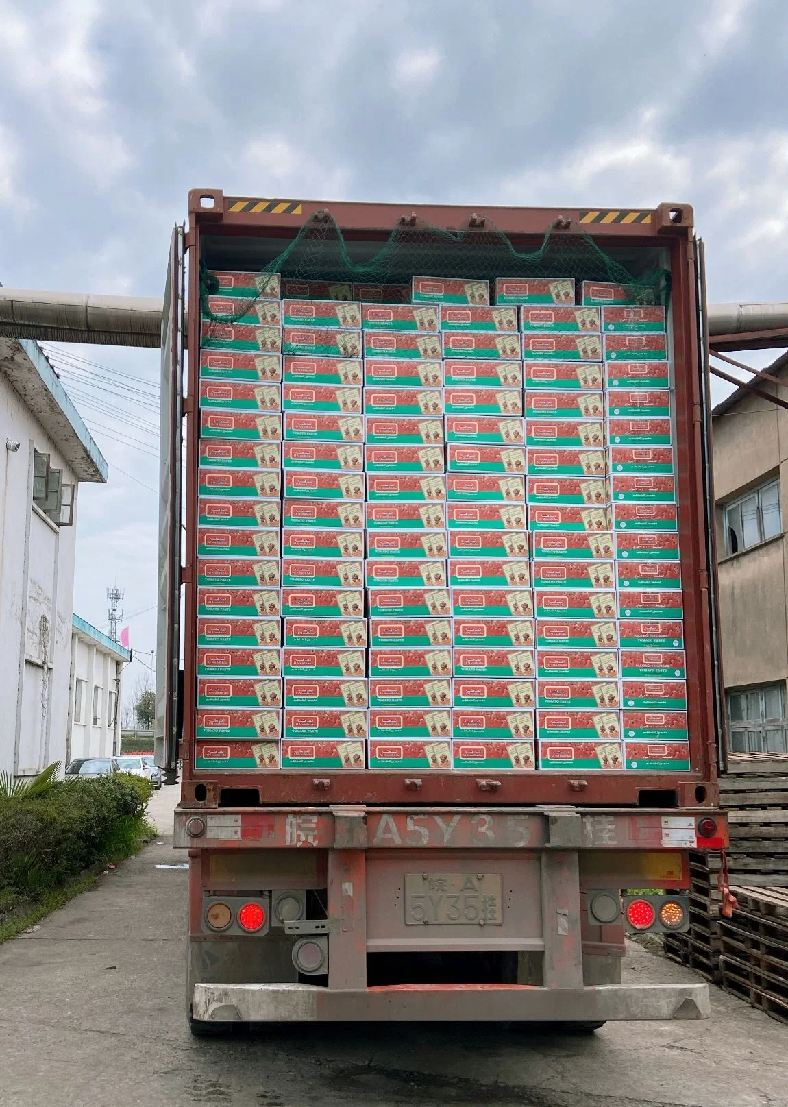 prix d'usine fraîches de qualité supérieure la pâte de tomate en conserve