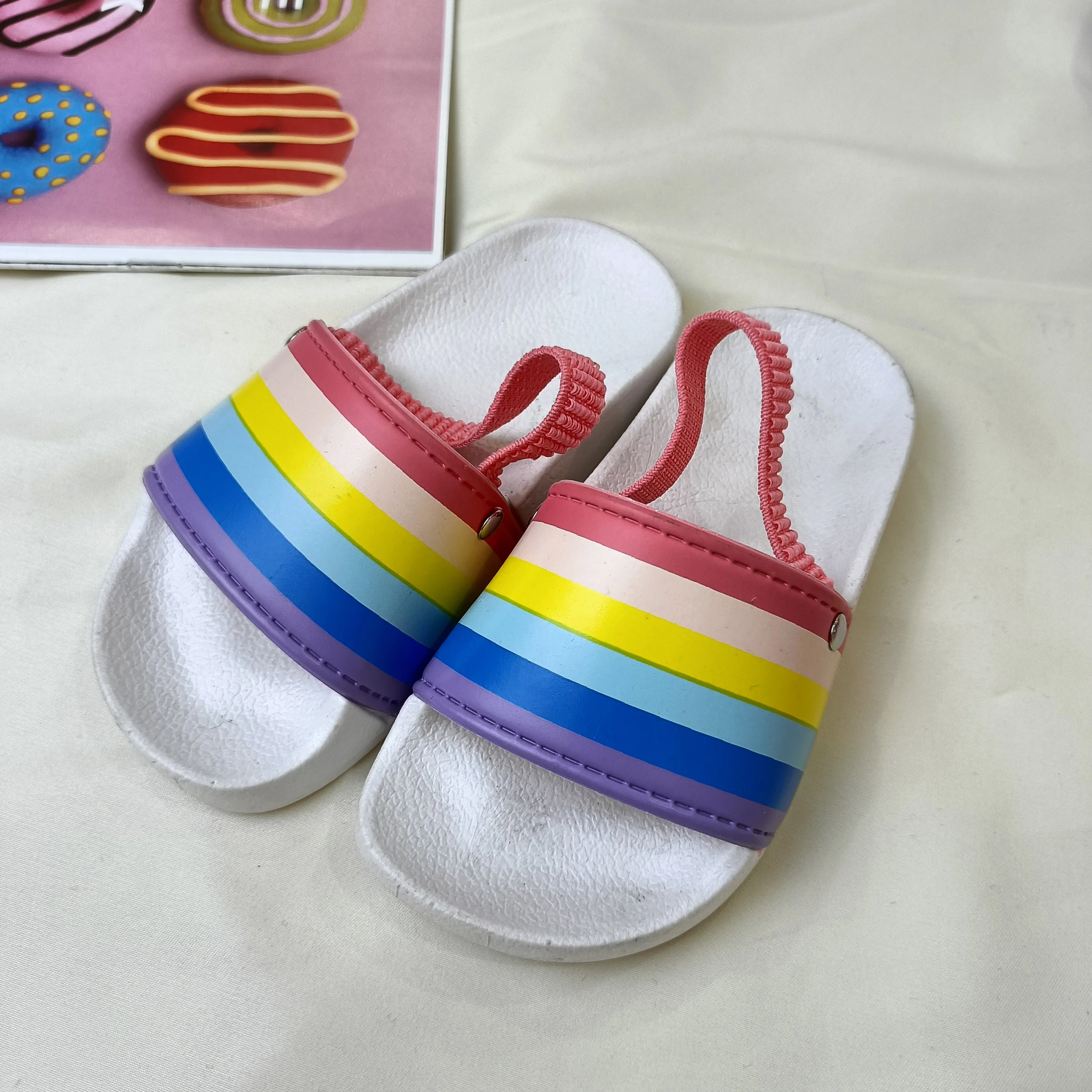 Chinelos para crianças Sandals Slides planas Sandals para bebé - riscas do arco-íris Novas sandálias Summer for Kids