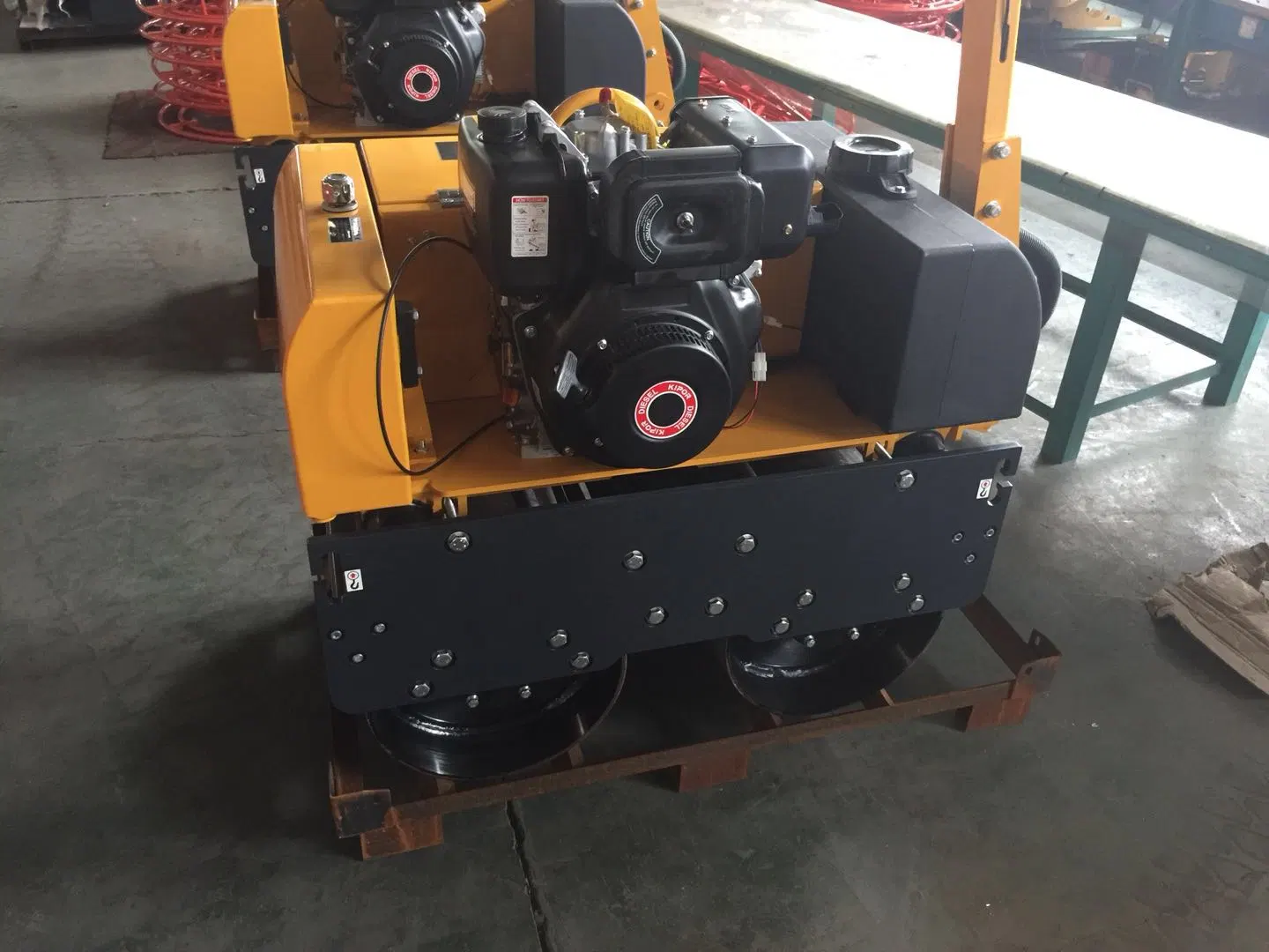 740kg Mini Road Roller Compactor Machine Rl-700d