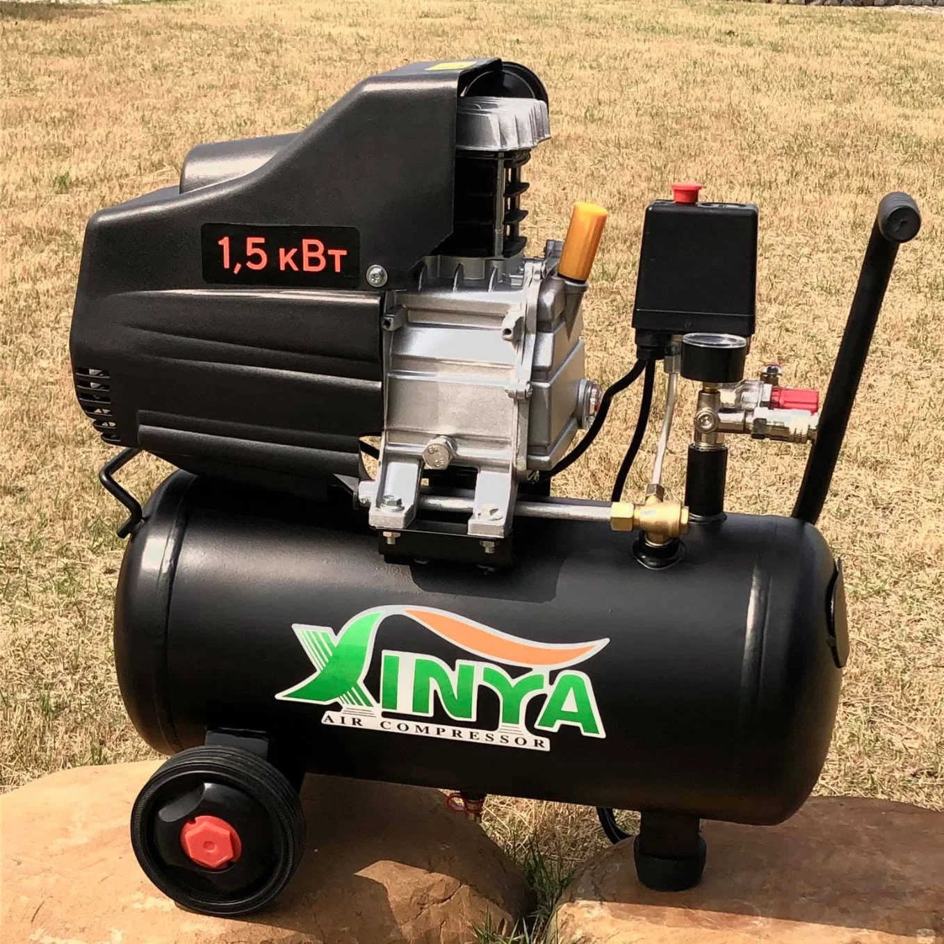 Xinya Bm Type 115psi 8bar Portable Direct Driven Air Compressor with 30L Tank for Car Tire