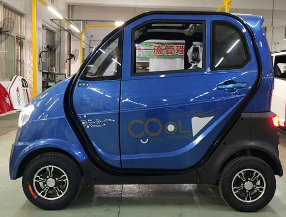 Closed 3-Seat High-Performance Four-Wheel Electric Car Sold at Low Price by Chinese Factory