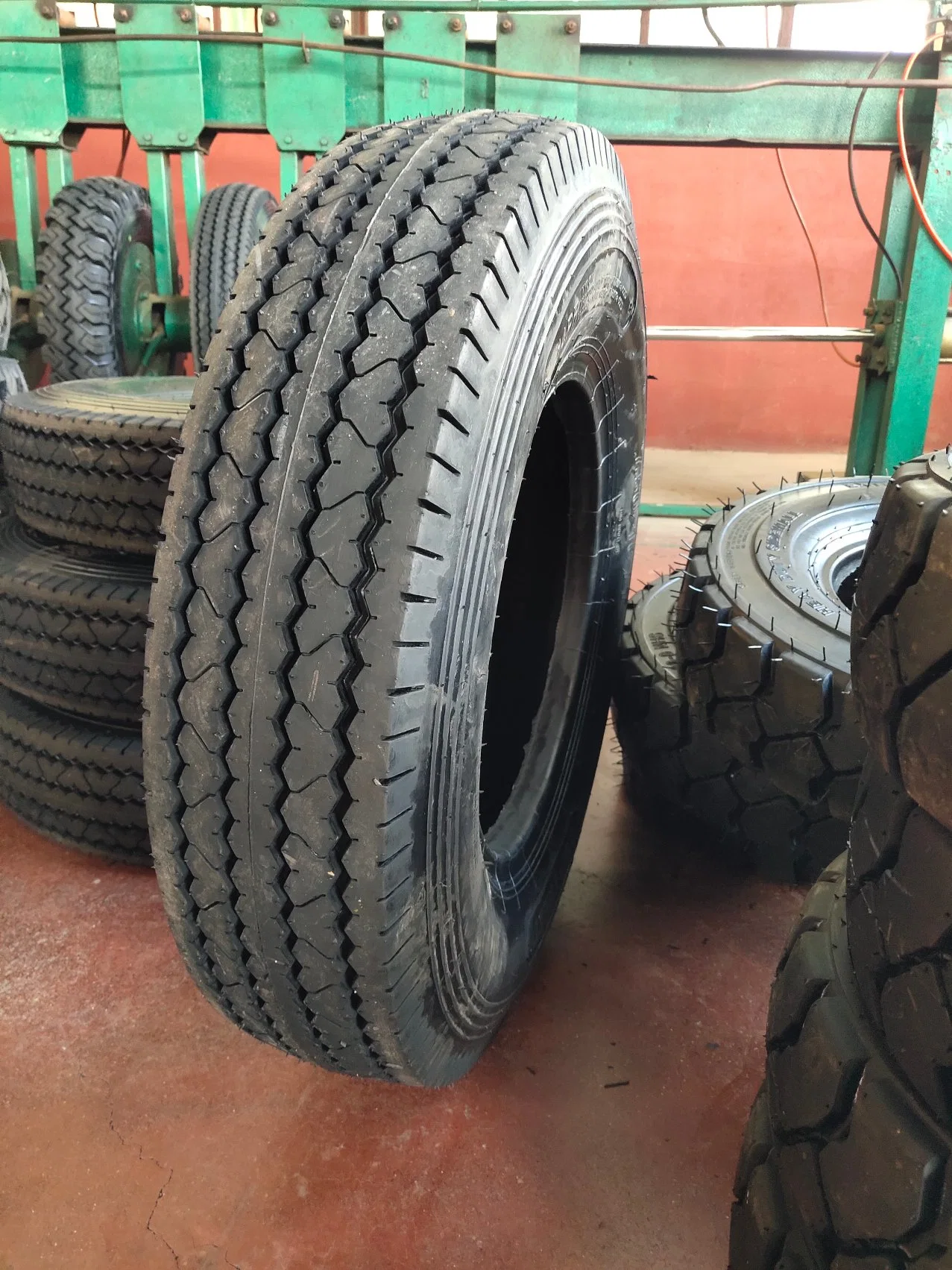 Sh-188 Radial Pattern High Loading Capacity Light Truck Tyre (750-16)