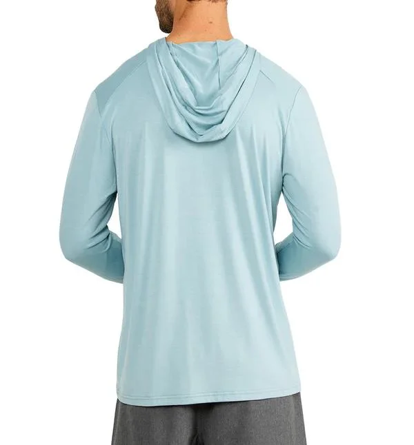 Chemise de sport à manches longues légère et confortable avec capuche pour hommes, conçue sur mesure pour la performance lors de la randonnée et de la pêche.