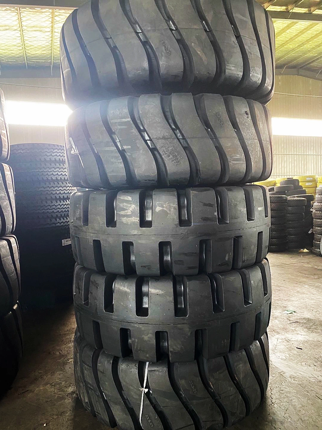 Earthmover/Wheel Loader/Mining Truck/Dozer/Grader Tires 26.5-25 with E3 L3 E4 L4 for off Road Tyre Loader Used