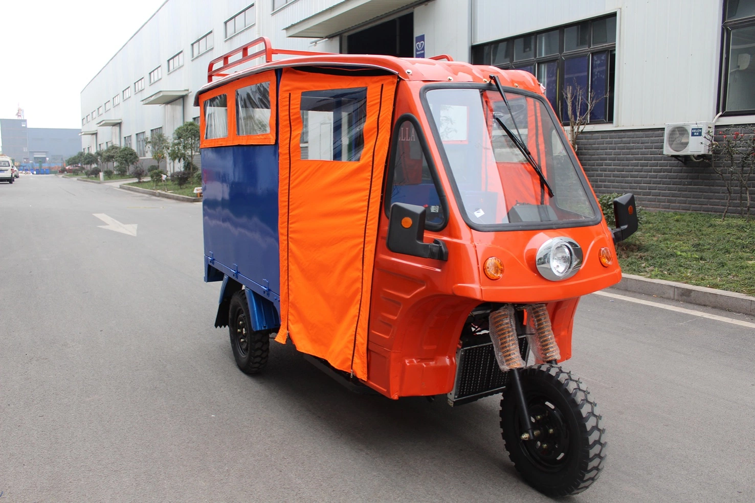 Bajaj Taxi Famous Motor Tricycle 3-Wheel Gasoline Passenger Trike for Aeros