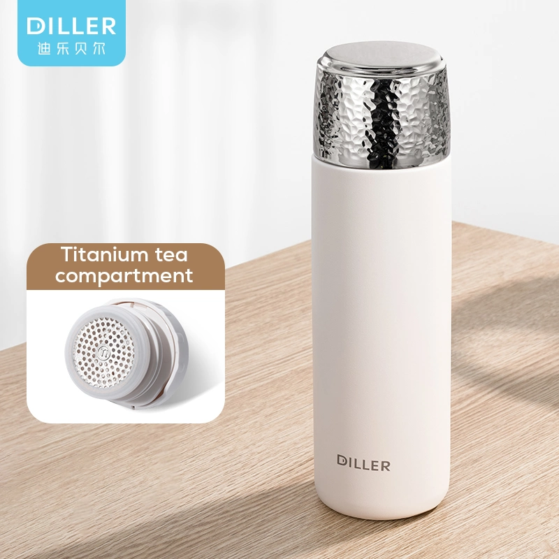 Bouteille d'eau isolée en acier inoxydable avec aspirateur d'affaires et thé titane Infuser