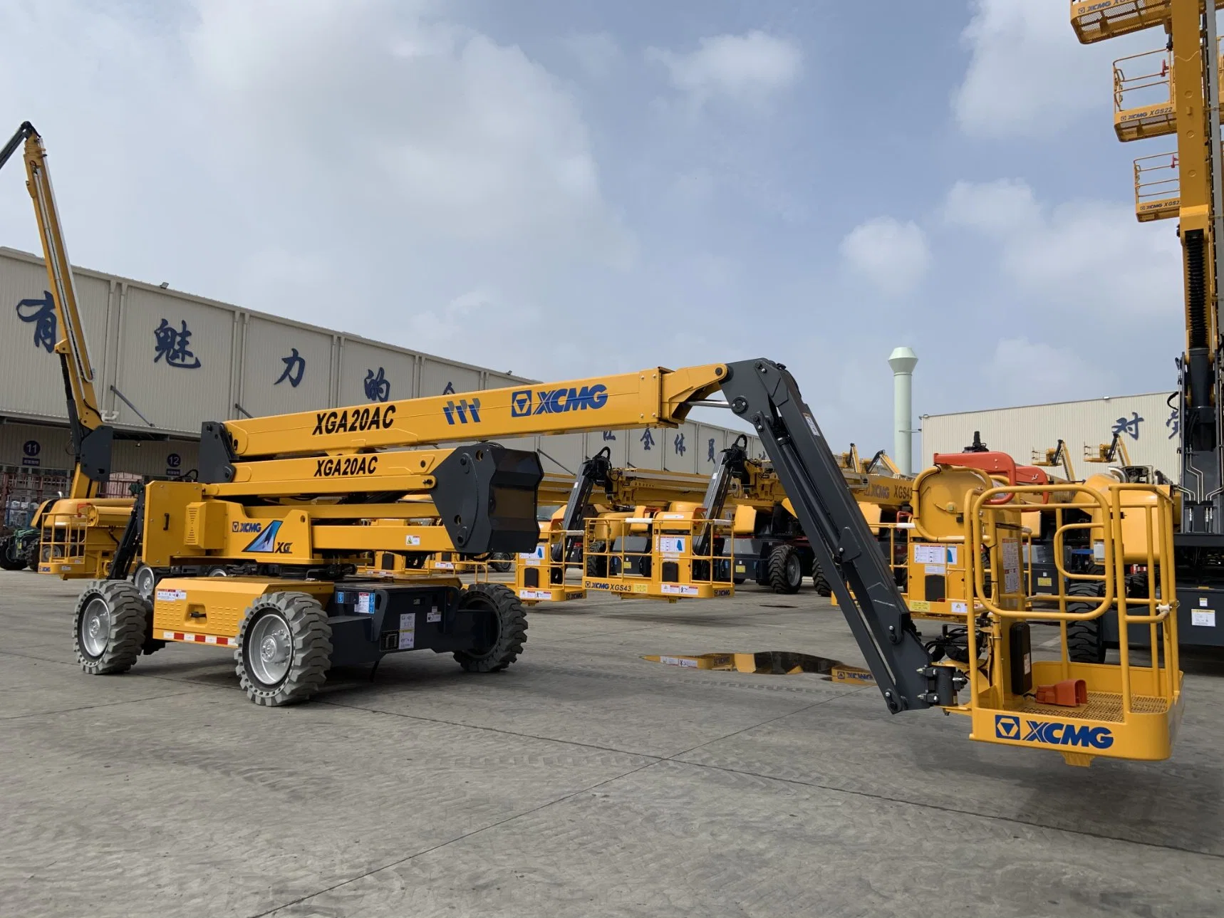 XCMG Official 20m Articulated Boom Lift Xga20AC China New Electric Self-Propelled Mobile Elevating Work Platform Price