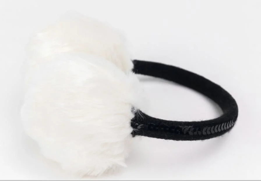 El invierno de felpa de color blanco con lentejuelas decoración Earflap Retactable Earmuff flexible