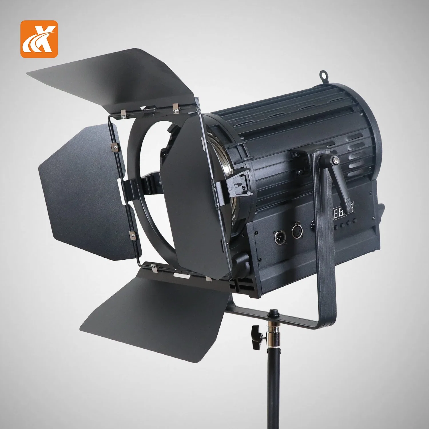 Profssional DMX512 150W 5600K LED Threaded Lens Spot Lamp Casting Aluminum Material LED Stage Lighting System