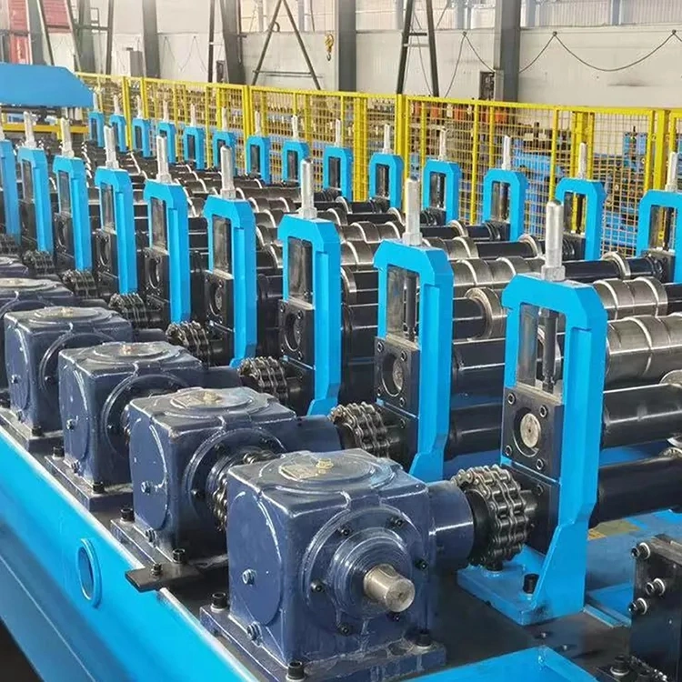 Specialized in Manufacturing High Strength Automobile Board/Container Roll Forming Machine