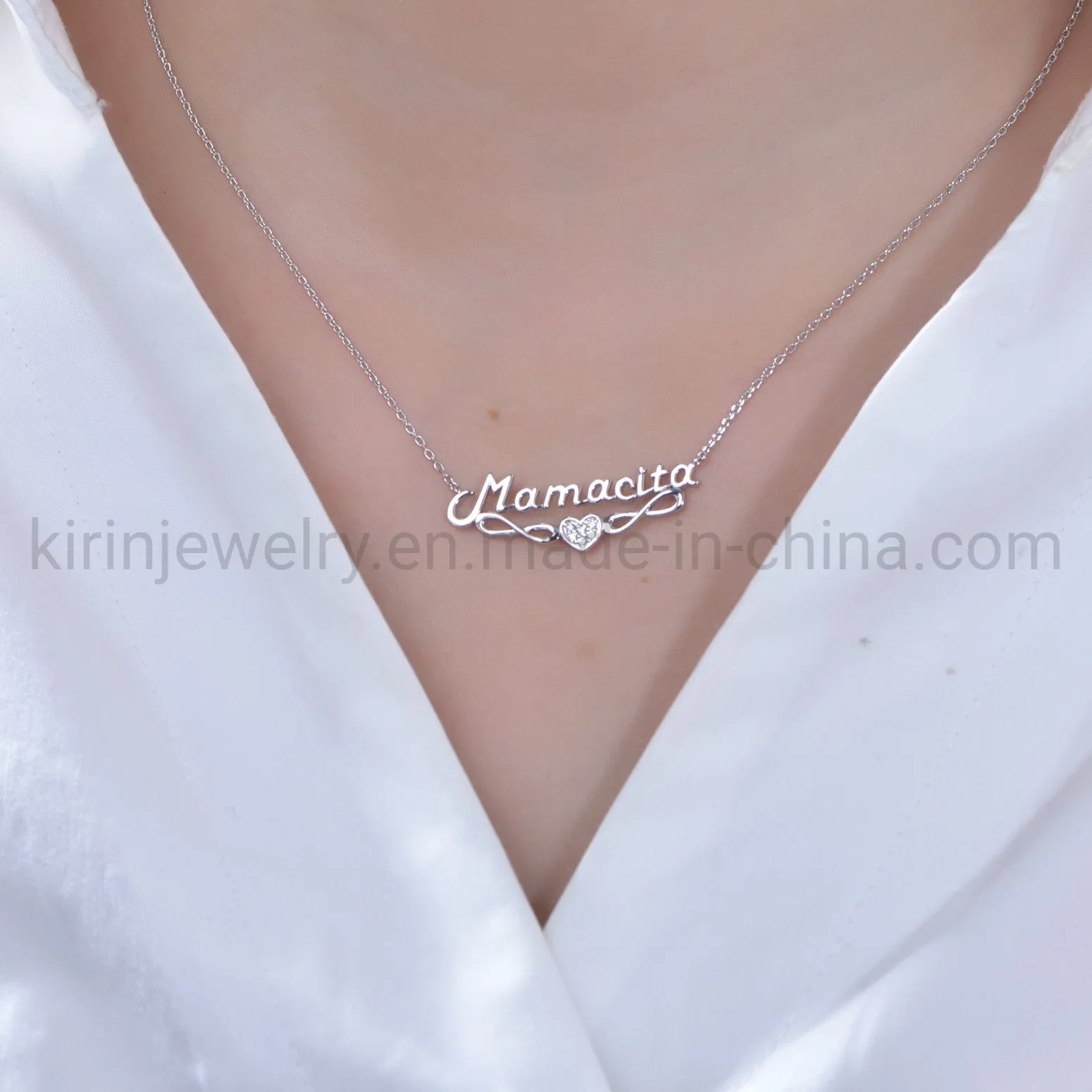 هدية مثالية للطوق الأم De Mama NeckLace White Gold ماما Letter NeckLace Mom 925 Sterling Silver Name Letter مسمي خطاب قلادة