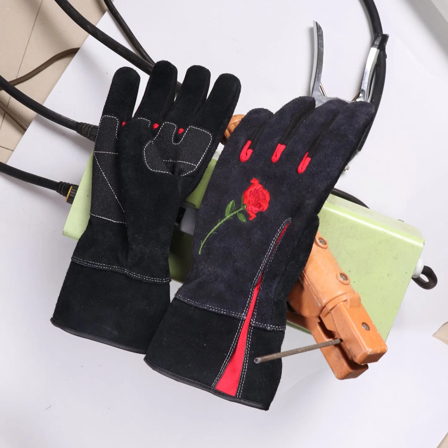 Hard-Wearing Leather Long Cuff Garden Gift Gloves Yard Work Rose Pruning Puncture-Resistant