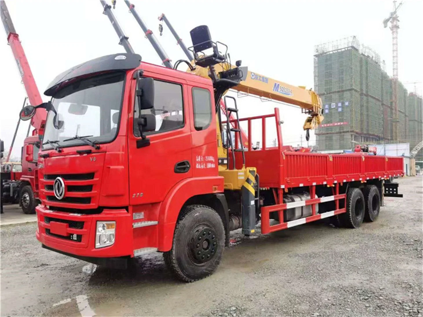 Dongfeng 6X4 Yuchai 270 Horsepower 10t Truck-Mounted Crane